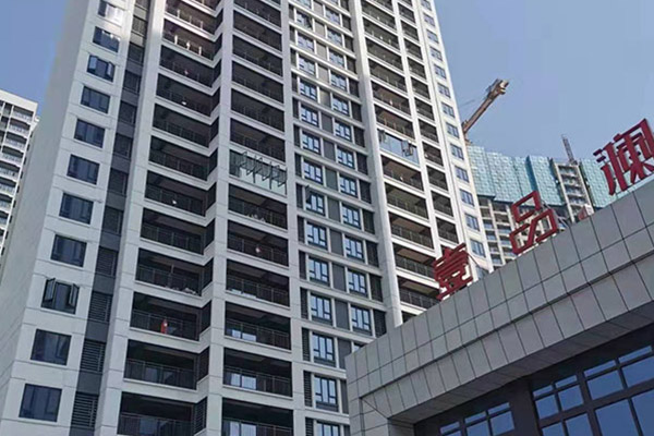 武漢幕墻裝飾施工防“歪”指南：控制平面度和接縫誤差的實(shí)用辦法